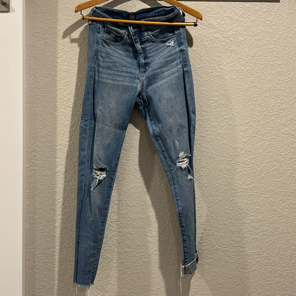 Gap favorite distressed jegging